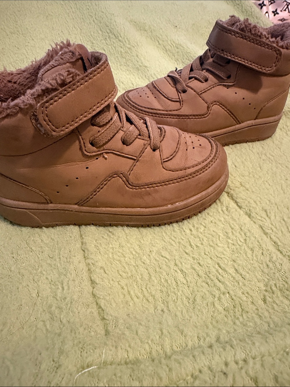 H&M size 6.5 Kids High-Top Sneaker Boot in Brown